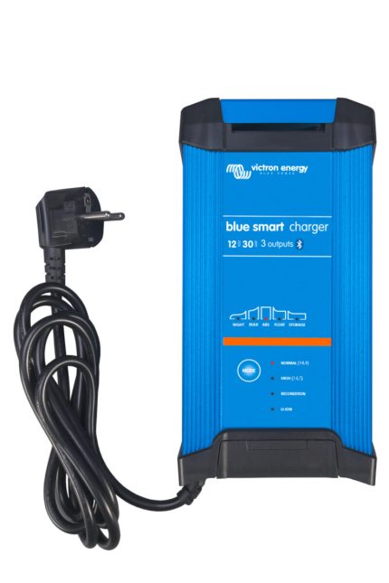 Victron Blue Smart IP22 12/30 (3 έξοδοι)